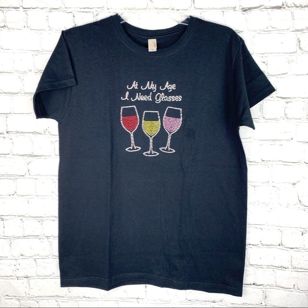 NWOT-ANVIL "At My Age I Need Glasses" RhineStone Embellished Wine Glasses Tee MD